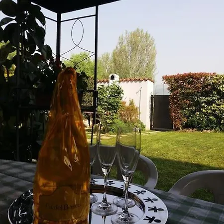 Апартаменты Casetta Miravigna Cozy Flat With Garden In Franciacorta & Iseo